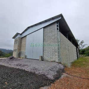 Pavilhão com 460m², no bairro Linha Feijo em Caxias do Sul para Alugar