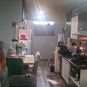 Sobrado com 45m², 2 dormitórios, 1 vaga, no bairro Colina do Sol em Caxias do Sul para Comprar