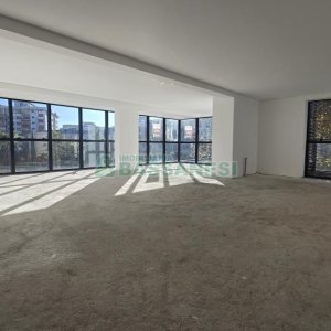 Sala com 81m², 1 vaga, no bairro Exposição em Caxias do Sul para Comprar
