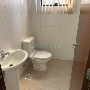 Sala com 230m², 10 vagas, no bairro Pio X em Caxias do Sul para Alugar