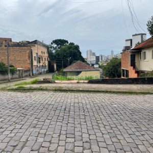 Terreno com 330m², no bairro Rio Branco em Caxias do Sul para Comprar