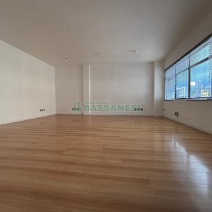 Sala com 50m², no bairro Centro em Caxias do Sul para Alugar