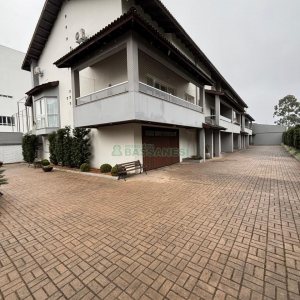 Casa com 310m², 3 dormitórios, 4 vagas, no bairro Jardim América em Caxias do Sul para Alugar