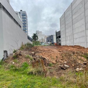 Terreno com 5000m², no bairro Sanvitto em Caxias do Sul para Comprar