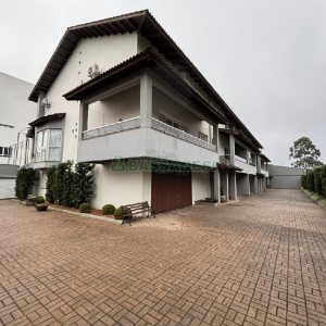 Casa com 310m², 3 dormitórios, 4 vagas, no bairro Jardim América em Caxias do Sul para Alugar