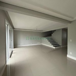 Casa com 310m², 3 dormitórios, 4 vagas, no bairro Jardim América em Caxias do Sul para Alugar