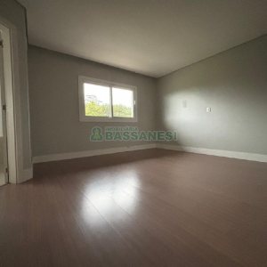 Casa com 310m², 3 dormitórios, 4 vagas, no bairro Jardim América em Caxias do Sul para Alugar