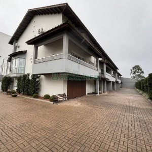 Casa com 310m², 3 dormitórios, 4 vagas, no bairro Jardim América em Caxias do Sul para Alugar