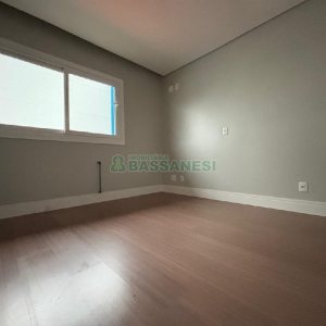 Casa com 310m², 3 dormitórios, 4 vagas, no bairro Jardim América em Caxias do Sul para Alugar