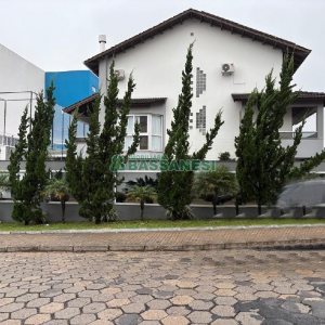 Casa com 310m², 3 dormitórios, 4 vagas, no bairro Jardim América em Caxias do Sul para Alugar