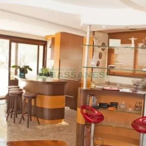 Casa com 496m², 4 dormitórios, 6 vagas, no bairro Colina Sorriso em Caxias do Sul para Comprar