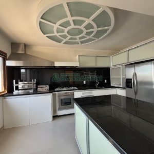 Apartamento com 225m², 3 dormitórios, 3 vagas, no bairro Rio Branco em Caxias do Sul para Comprar