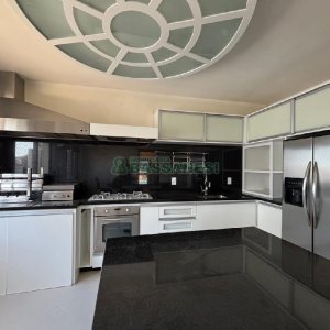 Apartamento com 225m², 3 dormitórios, 3 vagas, no bairro Rio Branco em Caxias do Sul para Comprar