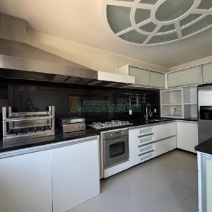 Apartamento com 225m², 3 dormitórios, 3 vagas, no bairro Rio Branco em Caxias do Sul para Comprar