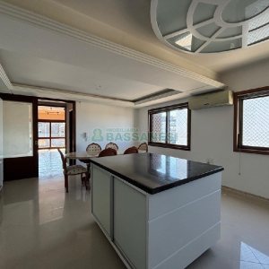 Apartamento com 225m², 3 dormitórios, 3 vagas, no bairro Rio Branco em Caxias do Sul para Comprar