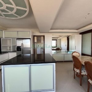 Apartamento com 225m², 3 dormitórios, 3 vagas, no bairro Rio Branco em Caxias do Sul para Comprar