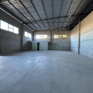 Pavilhão com 473m², no bairro Ana Rech em Caxias do Sul para Alugar