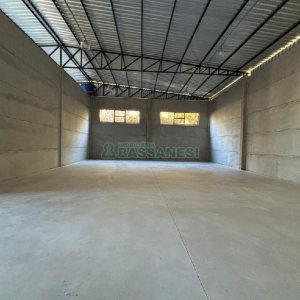 Pavilhão com 473m², no bairro Ana Rech em Caxias do Sul para Alugar