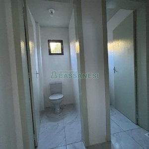 Pavilhão com 473m², no bairro Ana Rech em Caxias do Sul para Alugar