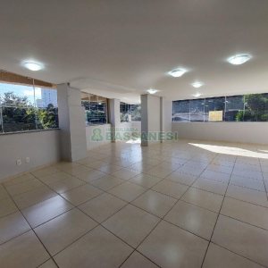 Sala com 85m², no bairro Desvio Rizzo em Caxias do Sul para Alugar