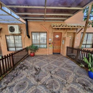 Sobrado com 60m², 1 dormitório, 1 vaga, no bairro Vinhedos em Caxias do Sul para Alugar