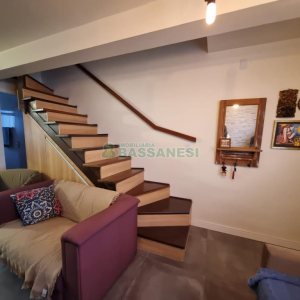 Sobrado com 60m², 1 dormitório, 1 vaga, no bairro Vinhedos em Caxias do Sul para Alugar