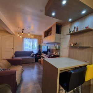 Sobrado com 60m², 1 dormitório, 1 vaga, no bairro Vinhedos em Caxias do Sul para Alugar