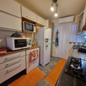 Sobrado com 60m², 1 dormitório, 1 vaga, no bairro Vinhedos em Caxias do Sul para Alugar