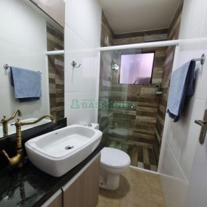 Sobrado com 60m², 1 dormitório, 1 vaga, no bairro Vinhedos em Caxias do Sul para Alugar