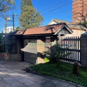 Casa com 188m², 3 dormitórios, 2 vagas, no bairro Panazzolo em Caxias do Sul para Comprar