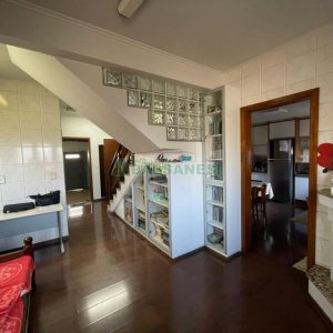 Casa com 188m², 3 dormitórios, 2 vagas, no bairro Panazzolo em Caxias do Sul para Comprar