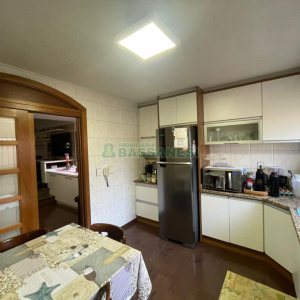 Casa com 188m², 3 dormitórios, 2 vagas, no bairro Panazzolo em Caxias do Sul para Comprar