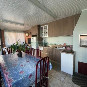 Casa com 188m², 3 dormitórios, 2 vagas, no bairro Panazzolo em Caxias do Sul para Comprar