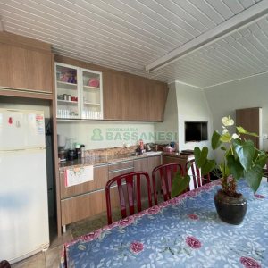 Casa com 188m², 3 dormitórios, 2 vagas, no bairro Panazzolo em Caxias do Sul para Comprar