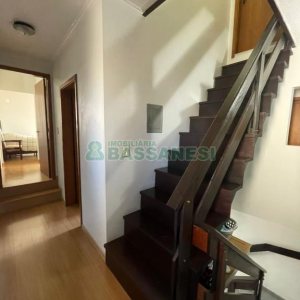 Casa com 188m², 3 dormitórios, 2 vagas, no bairro Panazzolo em Caxias do Sul para Comprar