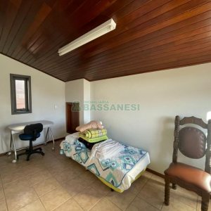 Casa com 188m², 3 dormitórios, 2 vagas, no bairro Panazzolo em Caxias do Sul para Comprar