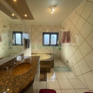 Casa com 188m², 3 dormitórios, 2 vagas, no bairro Panazzolo em Caxias do Sul para Comprar