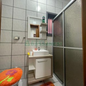 Casa com 188m², 3 dormitórios, 2 vagas, no bairro Panazzolo em Caxias do Sul para Comprar