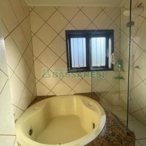 Casa com 188m², 3 dormitórios, 2 vagas, no bairro Panazzolo em Caxias do Sul para Comprar