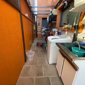 Casa com 188m², 3 dormitórios, 2 vagas, no bairro Panazzolo em Caxias do Sul para Comprar