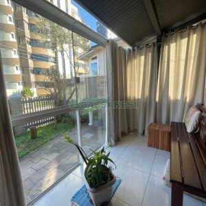 Casa com 188m², 3 dormitórios, 2 vagas, no bairro Panazzolo em Caxias do Sul para Comprar