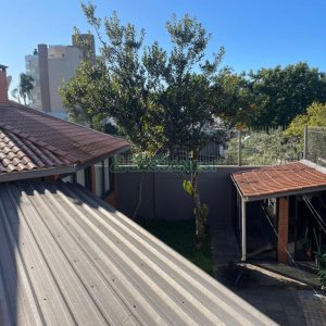 Casa com 188m², 3 dormitórios, 2 vagas, no bairro Panazzolo em Caxias do Sul para Comprar