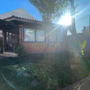 Casa com 188m², 3 dormitórios, 2 vagas, no bairro Panazzolo em Caxias do Sul para Comprar