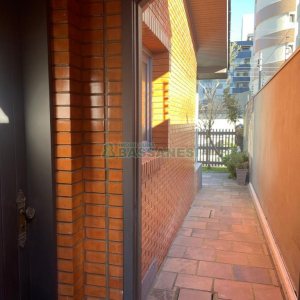 Casa com 188m², 3 dormitórios, 2 vagas, no bairro Panazzolo em Caxias do Sul para Comprar