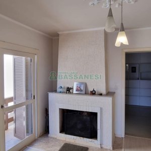 Casa com 292m², 7 dormitórios, 5 vagas, no bairro Jardim América em Caxias do Sul para Comprar