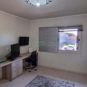 Casa com 292m², 7 dormitórios, 5 vagas, no bairro Jardim América em Caxias do Sul para Comprar