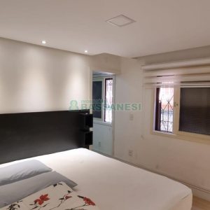 Casa com 292m², 7 dormitórios, 5 vagas, no bairro Jardim América em Caxias do Sul para Comprar
