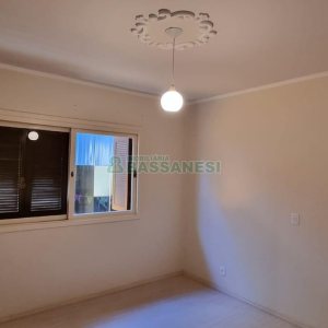 Casa com 292m², 7 dormitórios, 5 vagas, no bairro Jardim América em Caxias do Sul para Comprar