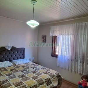 Casa com 292m², 7 dormitórios, 5 vagas, no bairro Jardim América em Caxias do Sul para Comprar