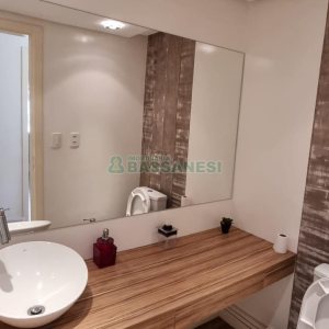 Casa com 292m², 7 dormitórios, 5 vagas, no bairro Jardim América em Caxias do Sul para Comprar